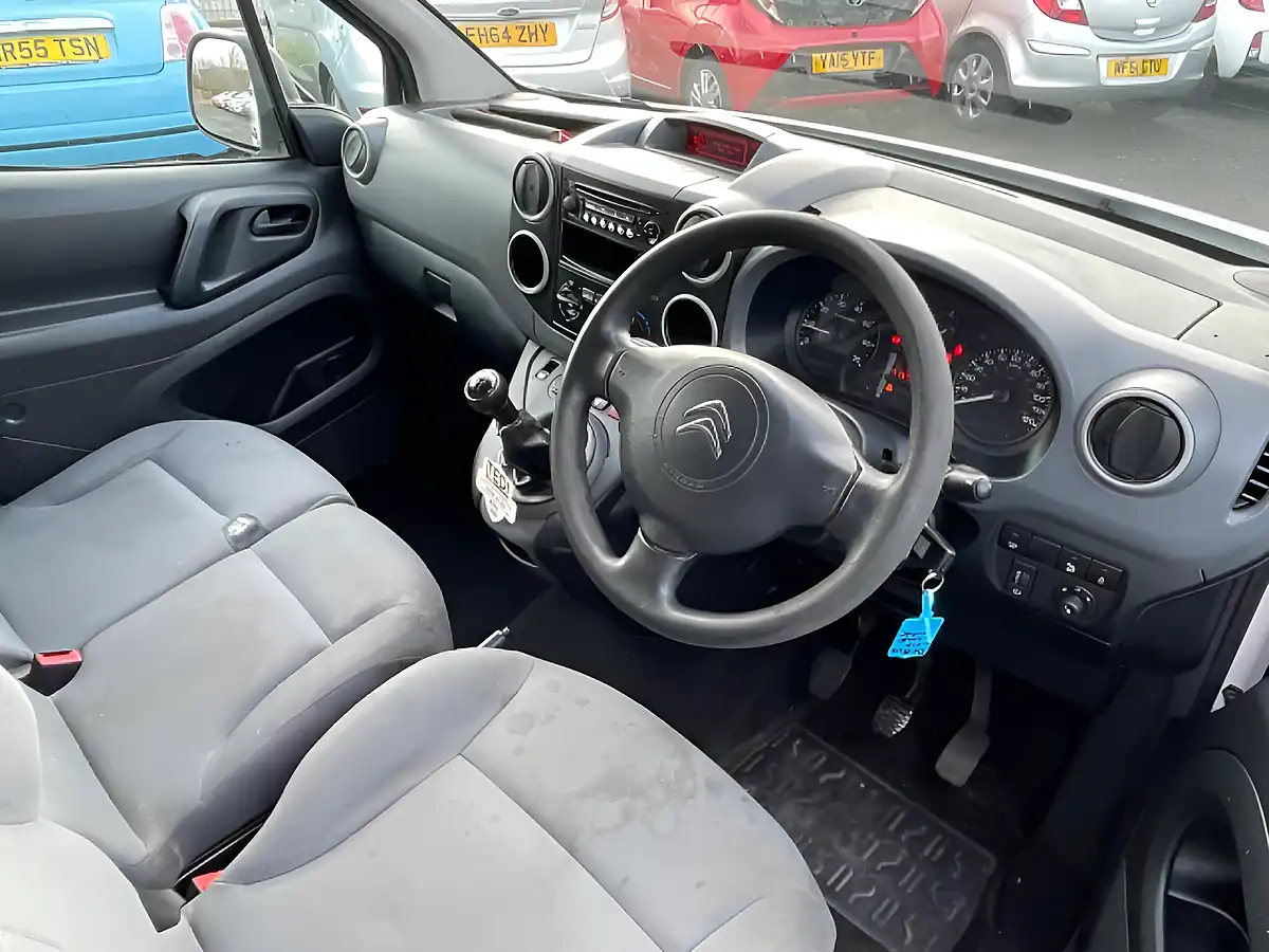 Used 2016 Citroen Berlingo Lx L1 White - Interior and Exterior details 8