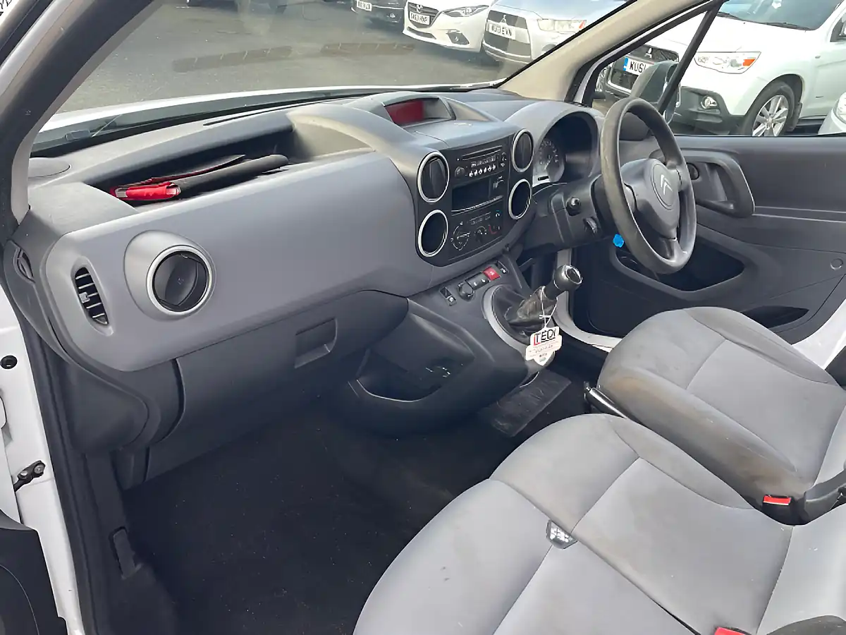 Used 2016 Citroen Berlingo Lx L1 White - Interior and Exterior details 9