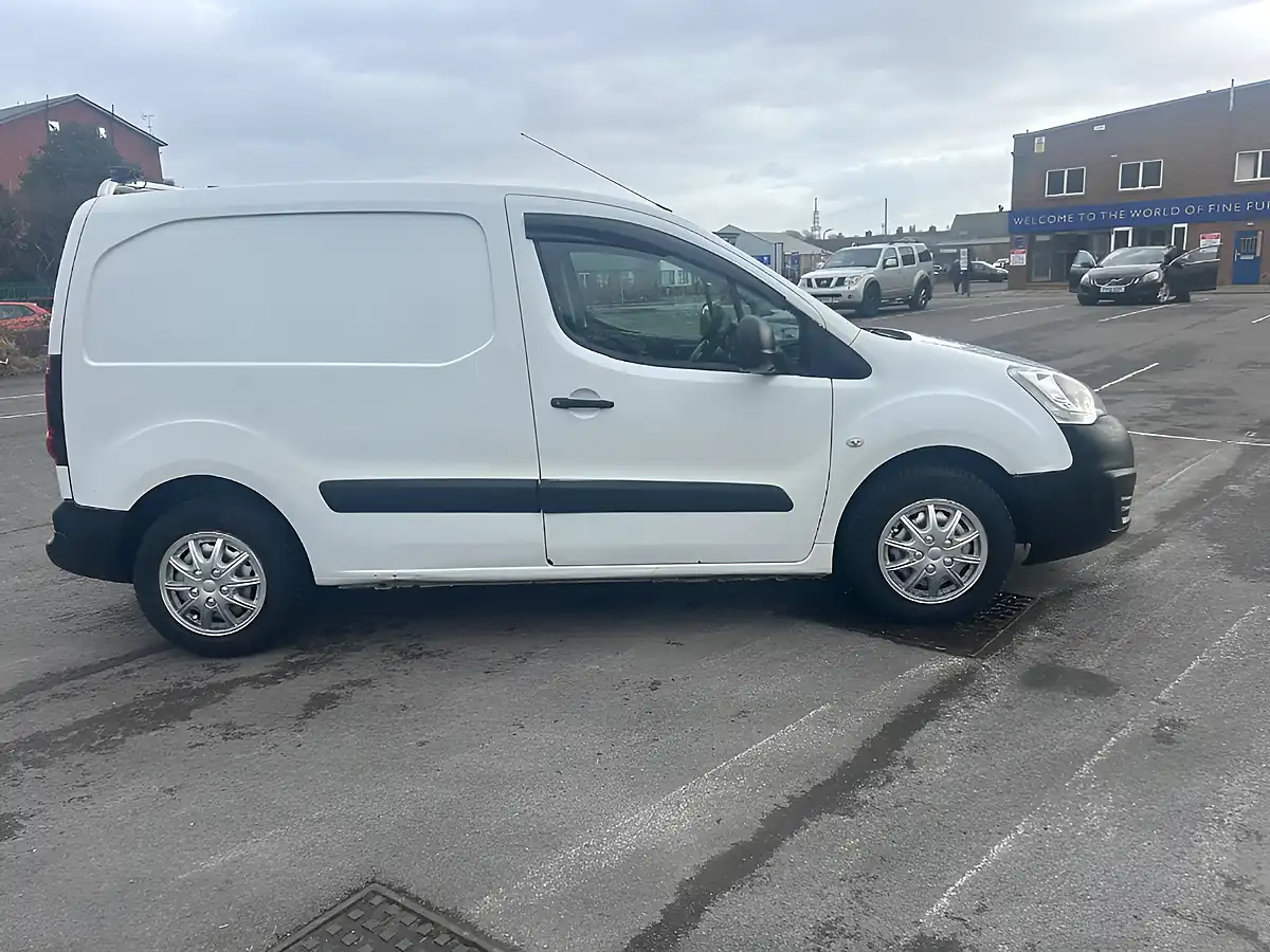 Used 2016 Citroen Berlingo Lx White - Interior and Exterior details 3