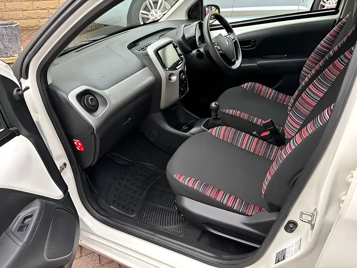Used 2016 Citroen C1 Feel White - Interior and Exterior details 12