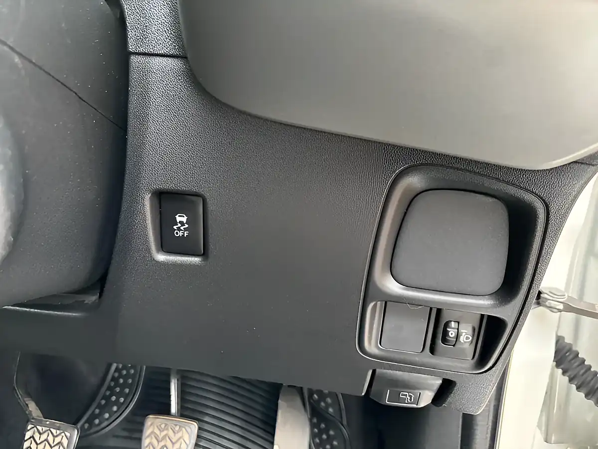 Used 2016 Citroen C1 Feel White - Interior and Exterior details 15