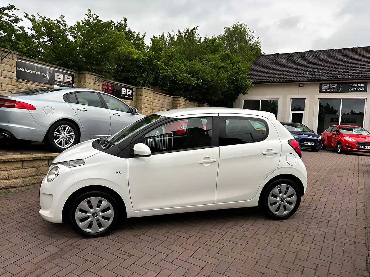 Used 2016 Citroen C1 Feel White - Interior and Exterior details 5