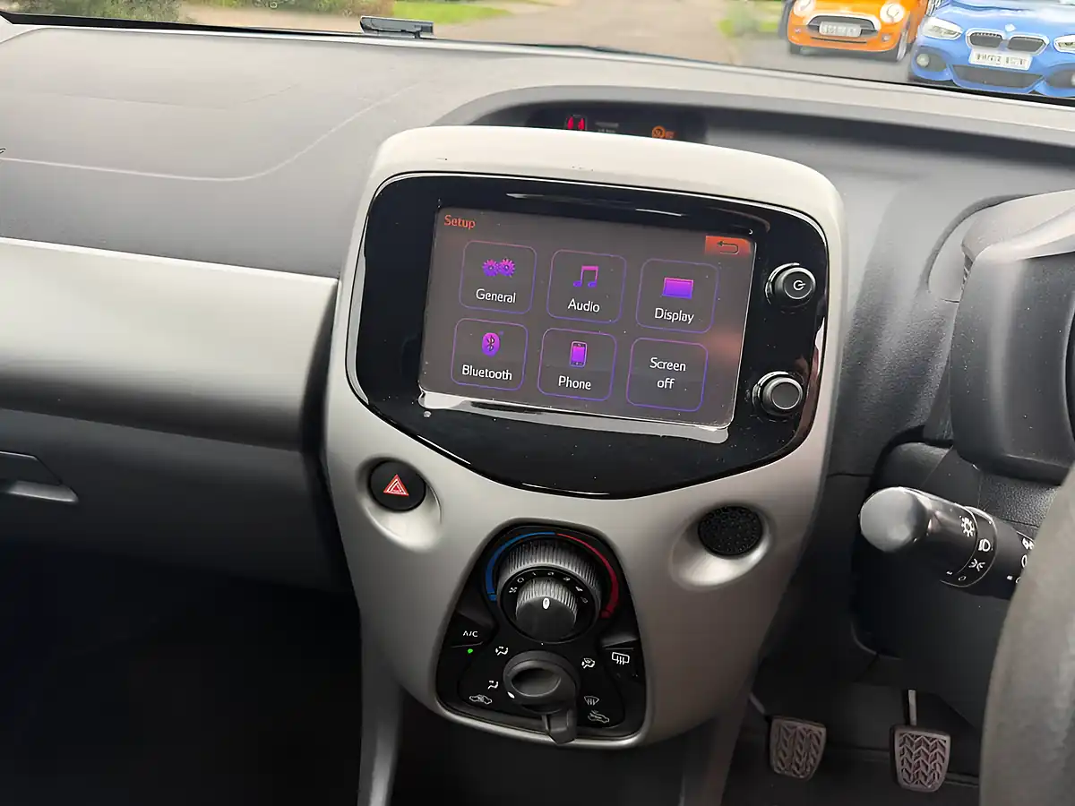 Used 2016 Citroen C1 Feel White - Interior and Exterior details 9