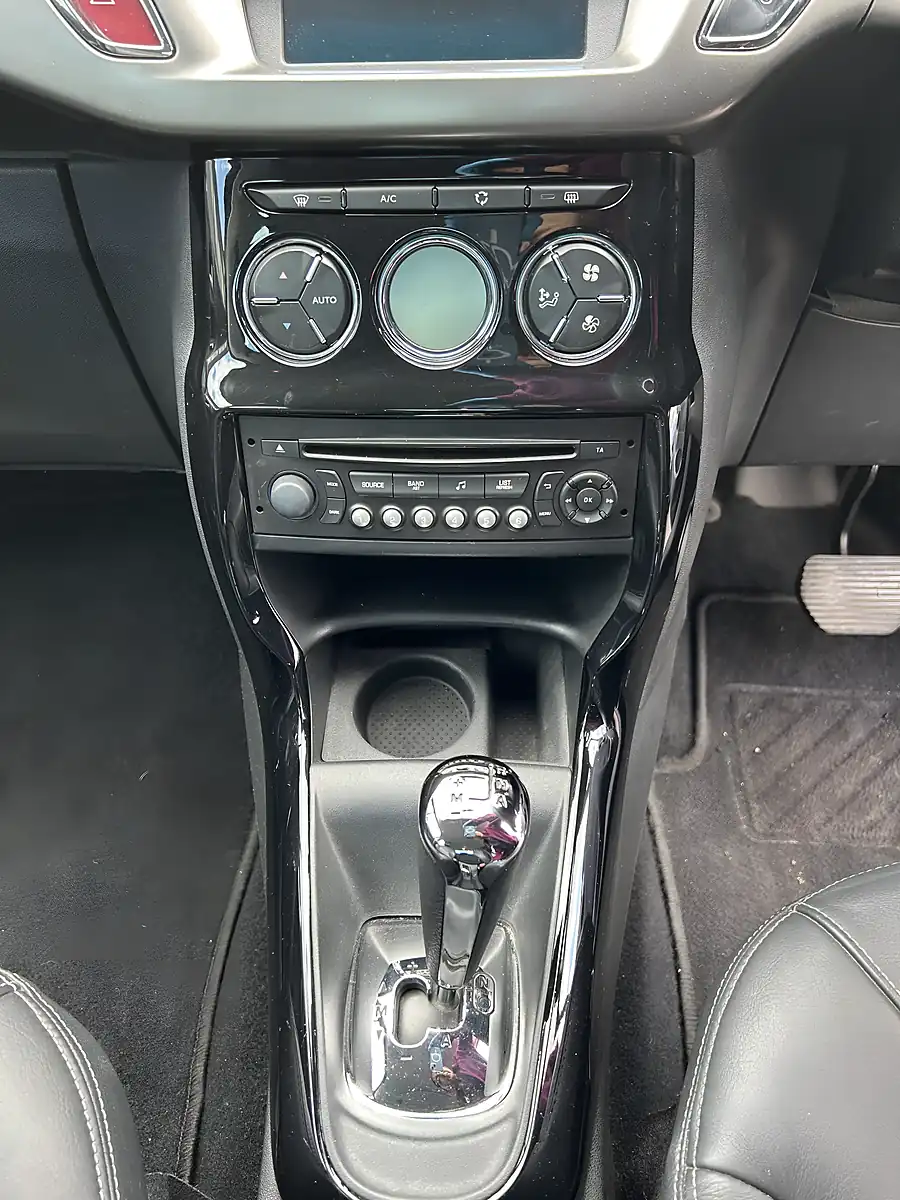 Used 2016 Citroen C3 Blue - Interior and Exterior details 10