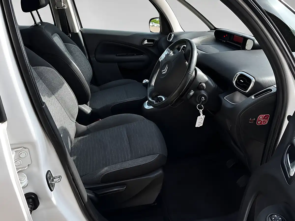 Used 2016 Citroen C3 Picasso Platinum Edition White - Interior and Exterior details 2