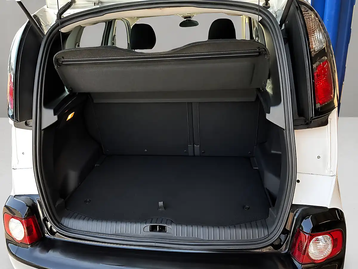 Used 2016 Citroen C3 Picasso Platinum Edition White - Interior and Exterior details 8