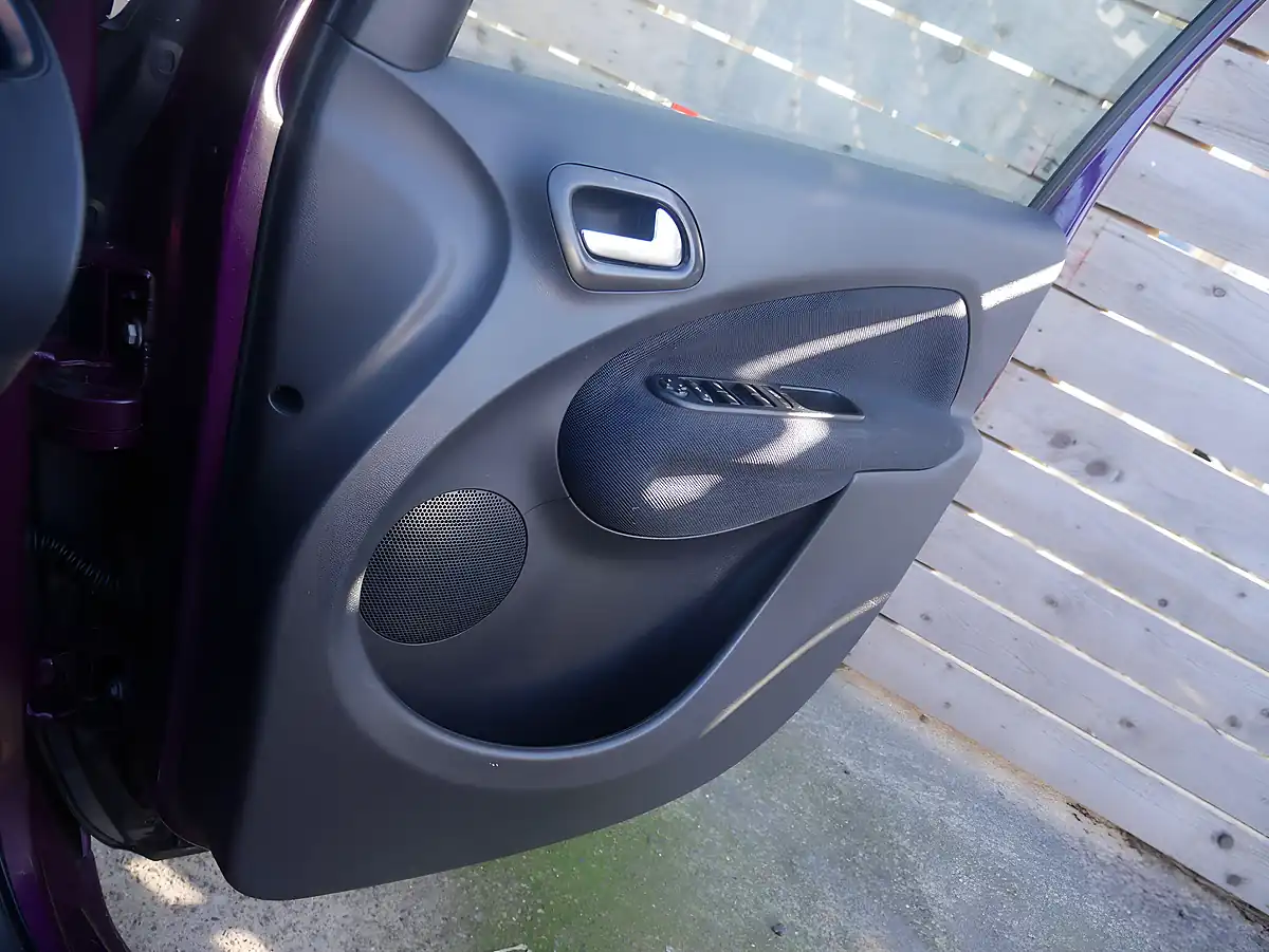 Used 2016 Citroen C3 Picasso Platinum Karma Purple - Interior and Exterior details 16