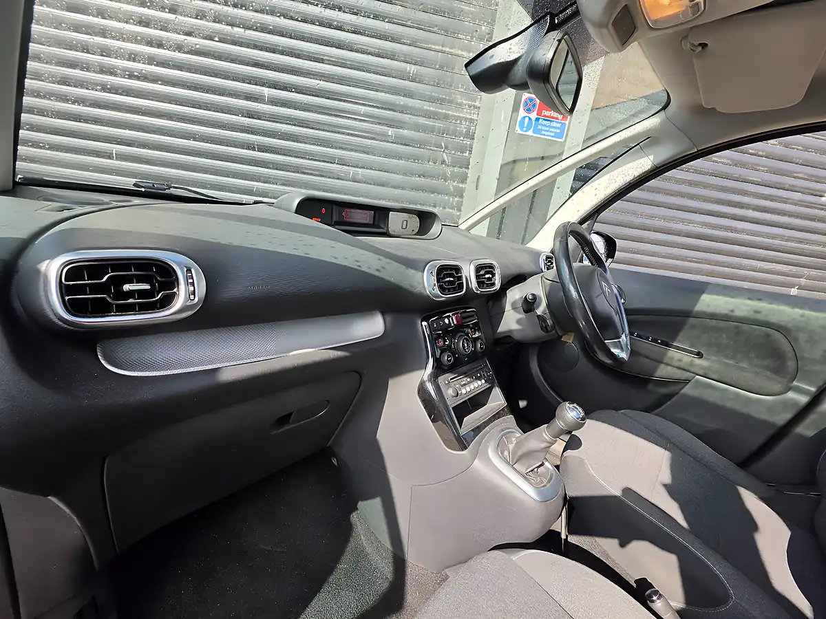 Used 2016 Citroen C3 Picasso Platinum Purple - Interior and Exterior details 9