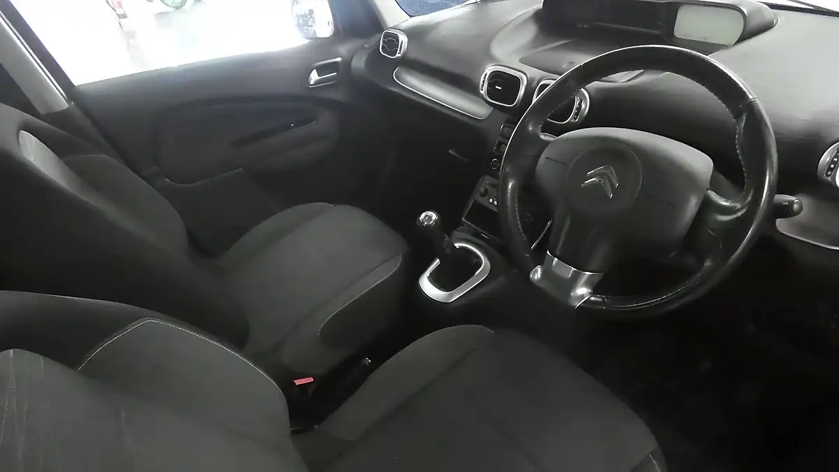 Used 2016 Citroen C3 Picasso Platinum Red - Interior and Exterior details 5
