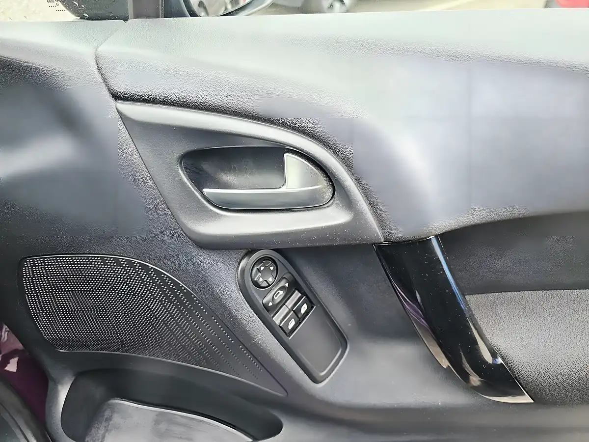Used 2016 Citroen C3 Tech Edition Purple - Interior and Exterior details 15