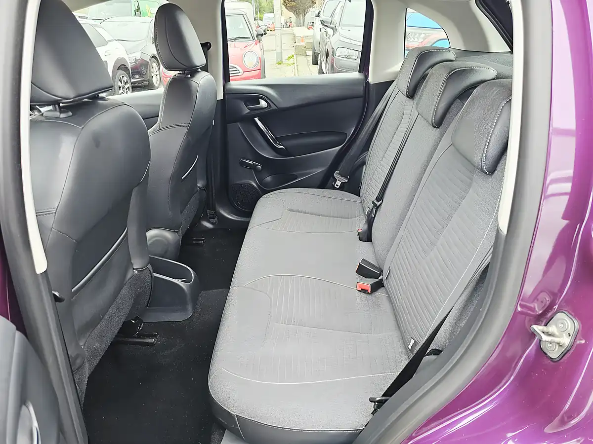 Used 2016 Citroen C3 Tech Edition Purple - Interior and Exterior details 8