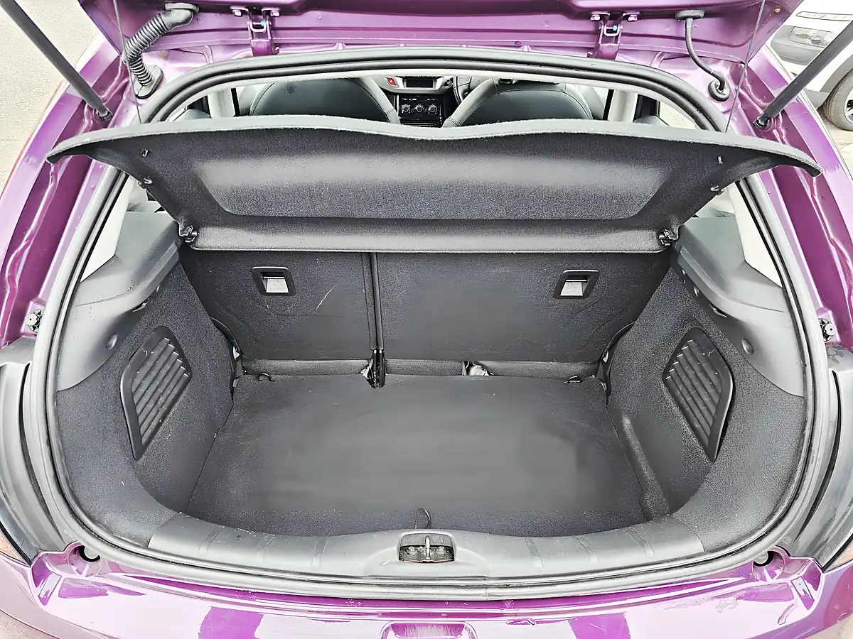 Used 2016 Citroen C3 Tech Edition Purple - Interior and Exterior details 9