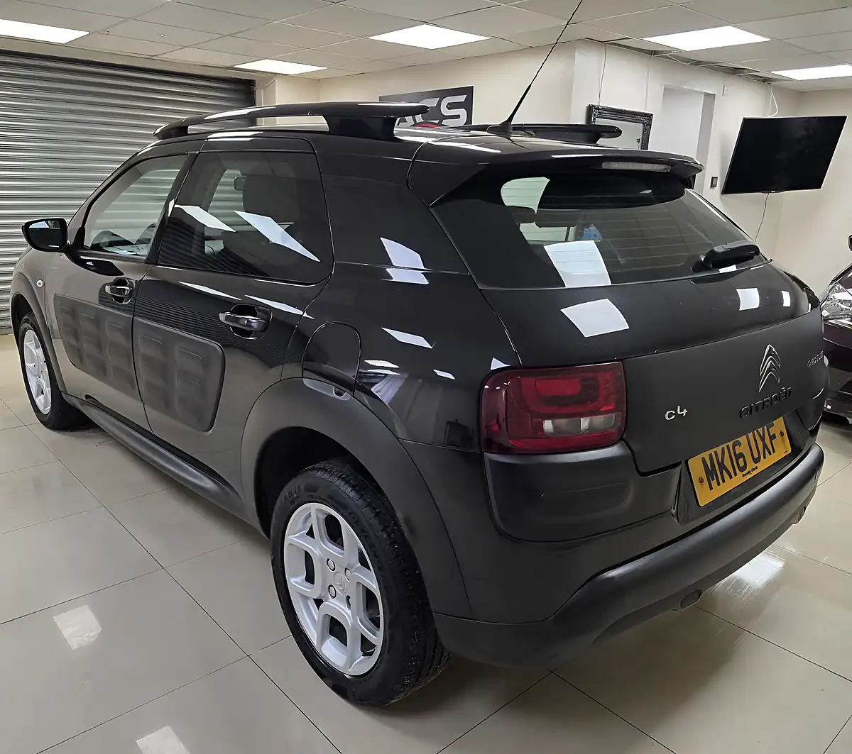 Used 2016 Citroen C4 Cactus Feel Black - Interior and Exterior details 3