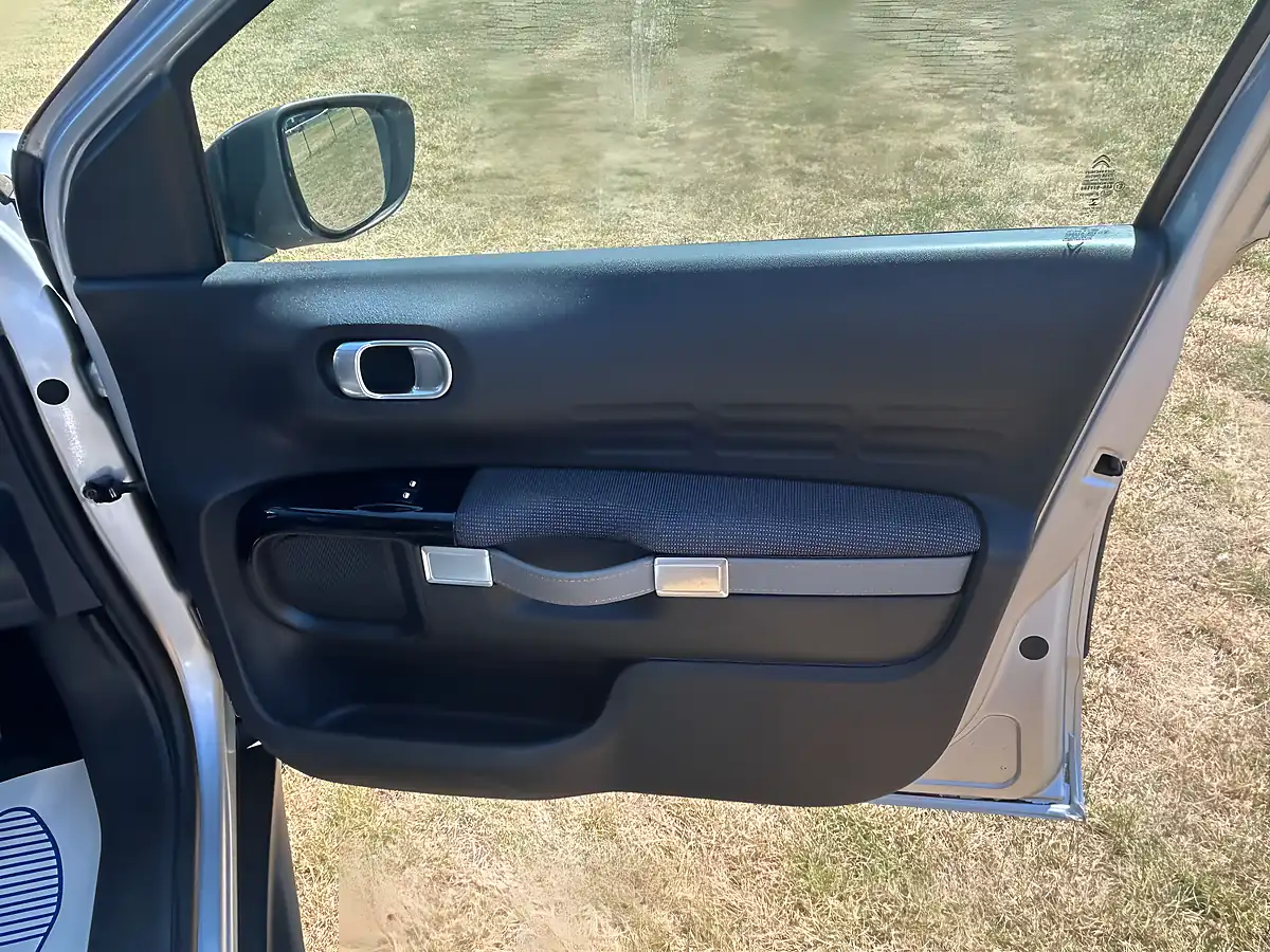 Used 2016 Citroen C4 Cactus Feel Silver - Interior and Exterior details 11