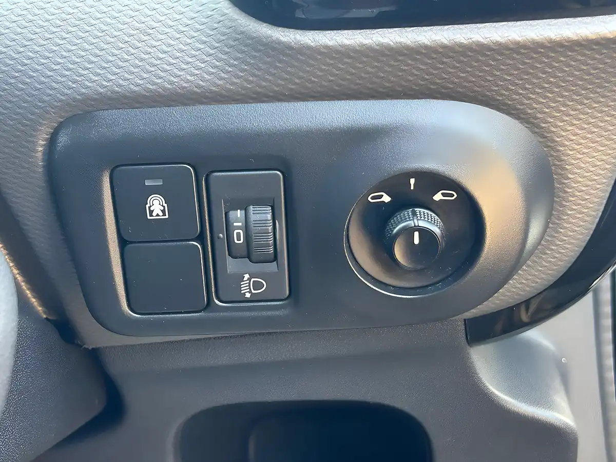 Used 2016 Citroen C4 Cactus Feel Silver - Interior and Exterior details 20
