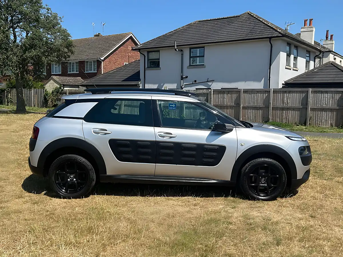 Used 2016 Citroen C4 Cactus Feel Silver - Interior and Exterior details 4