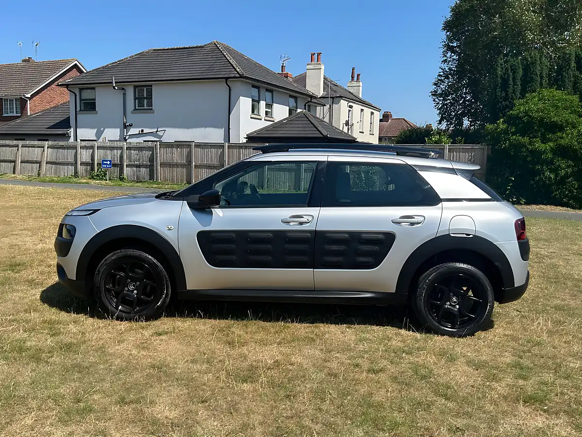 Used 2016 Citroen C4 Cactus Feel Silver - Interior and Exterior details 8