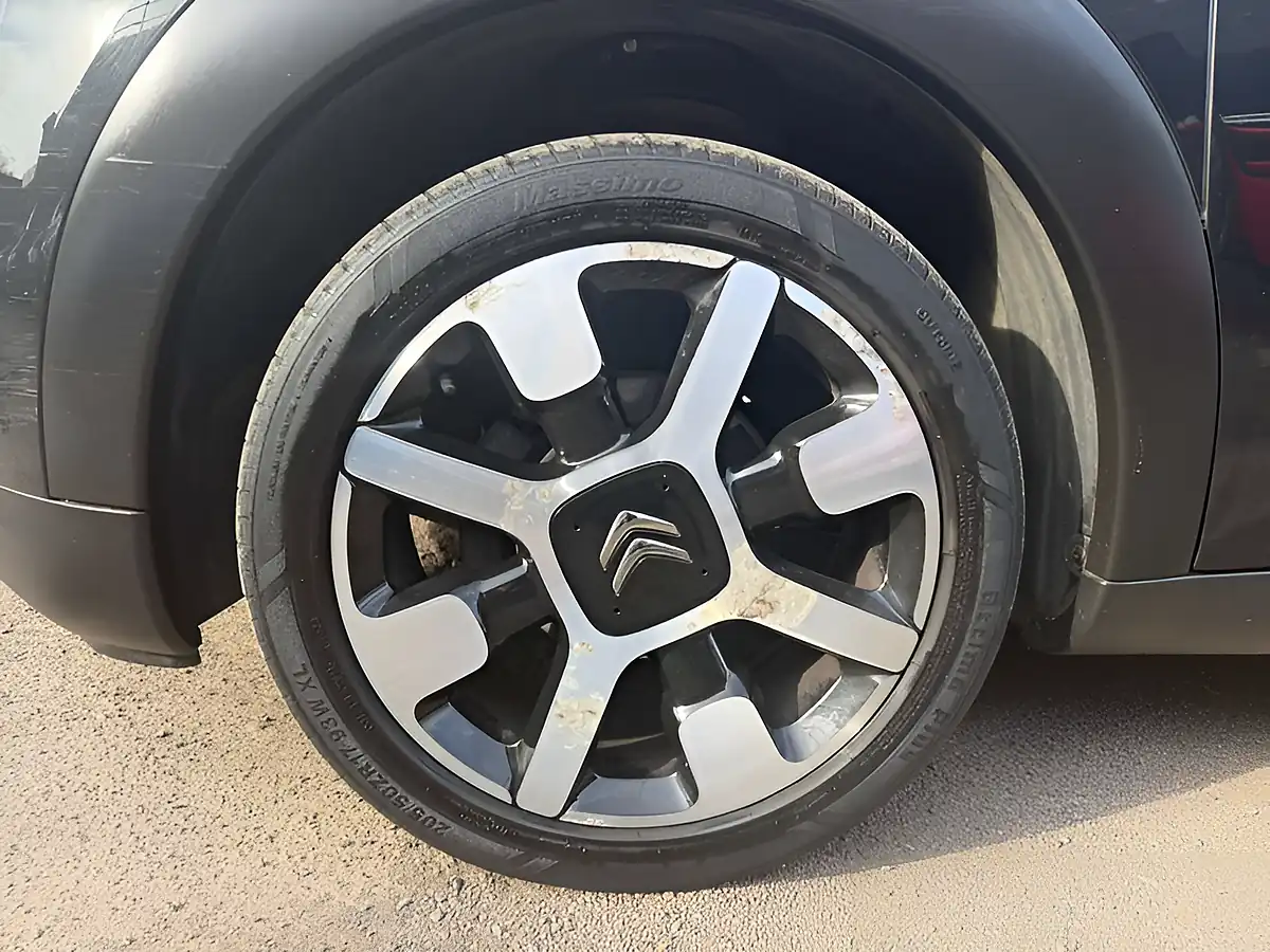 Used 2016 Citroen C4 Cactus Flair Black - Interior and Exterior details 11