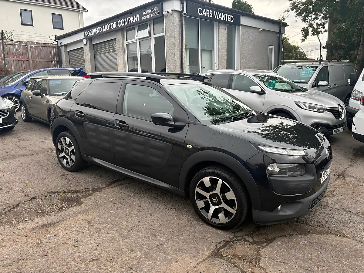 Used 2016 Citroen C4 Cactus Flair Black - Front View