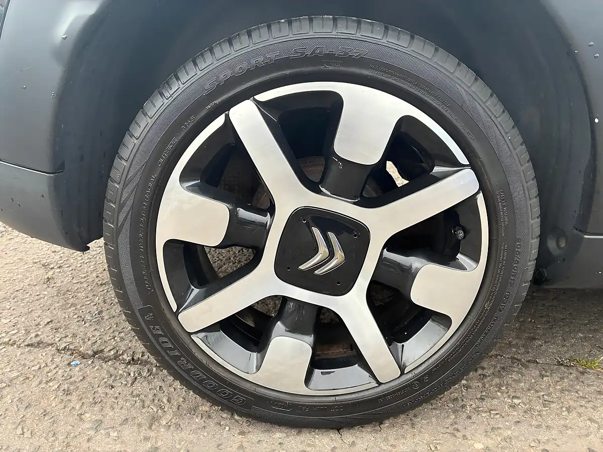 Used 2016 Citroen C4 Cactus Flair Black - Interior and Exterior details 10