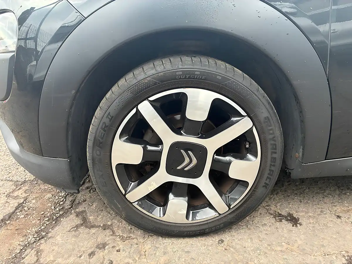 Used 2016 Citroen C4 Cactus Flair Black - Interior and Exterior details 11