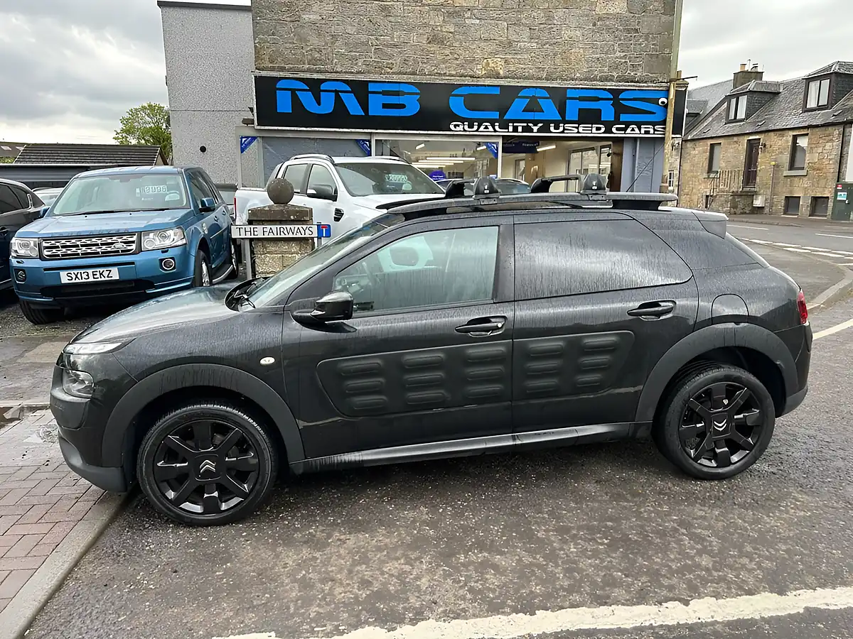 Used 2016 Citroen C4 Cactus Flair Black - Front View