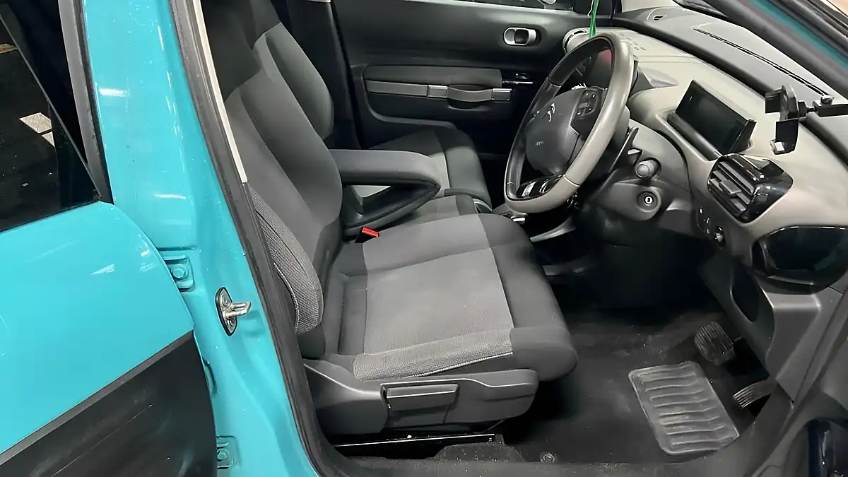 Used 2016 Citroen C4 Cactus Flair Blue - Interior and Exterior details 10