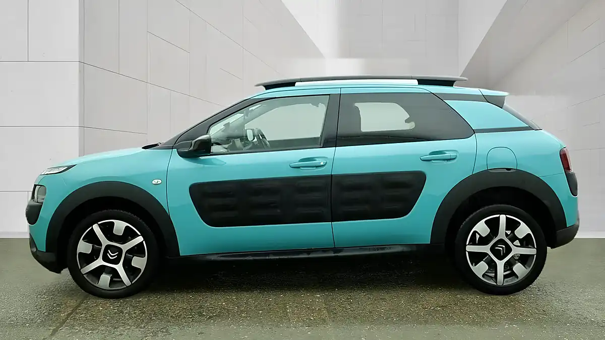 Used 2016 Citroen C4 Cactus Flair Blue - Interior and Exterior details 5