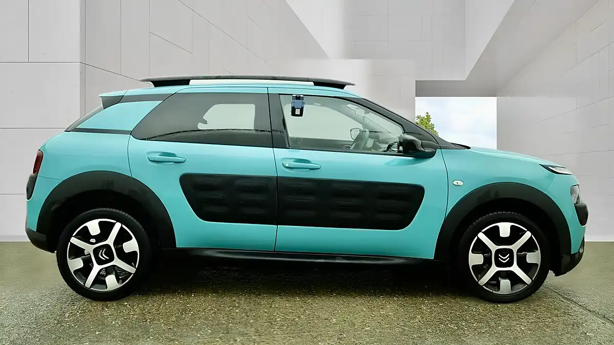 Used 2016 Citroen C4 Cactus Flair Blue - Interior and Exterior details 8