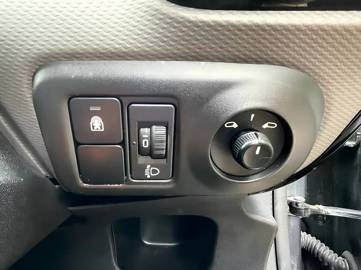 Used 2016 Citroen C4 Cactus Flair Edition Grey - Interior and Exterior details 14