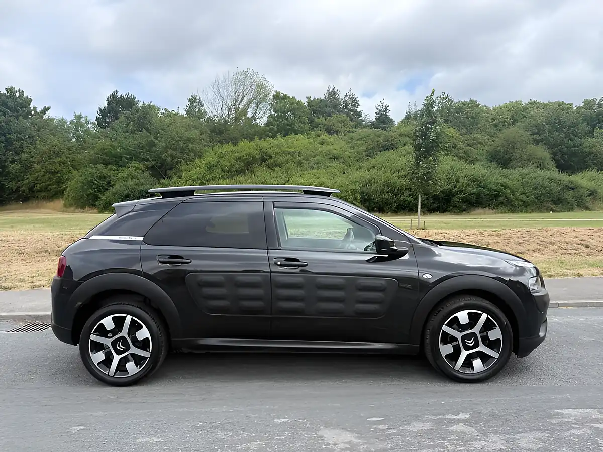 Used 2016 Citroen C4 Cactus Flair Edition Obsidian Black - Front View