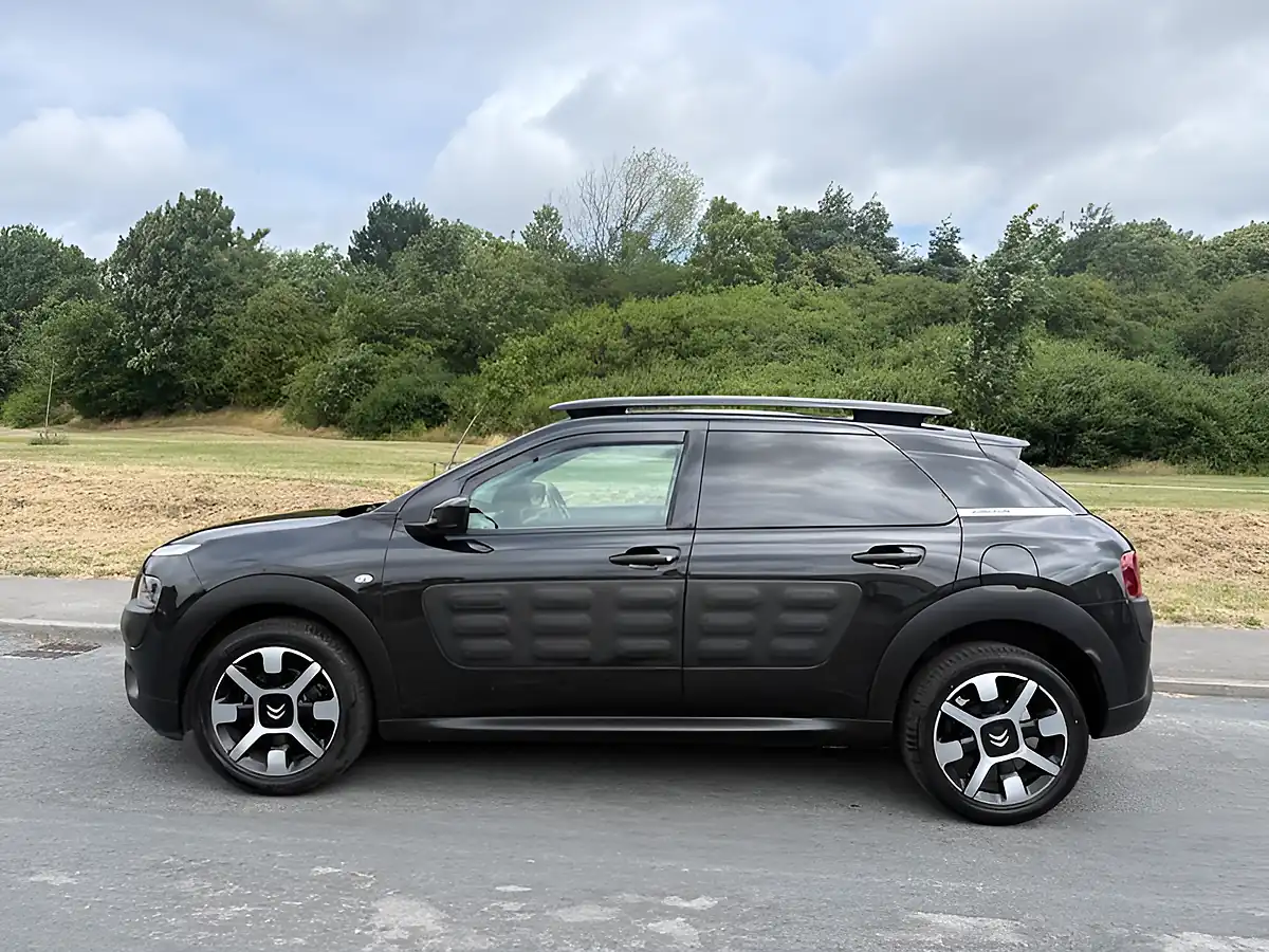 Used 2016 Citroen C4 Cactus Flair Edition Obsidian Black - Interior and Exterior details 4