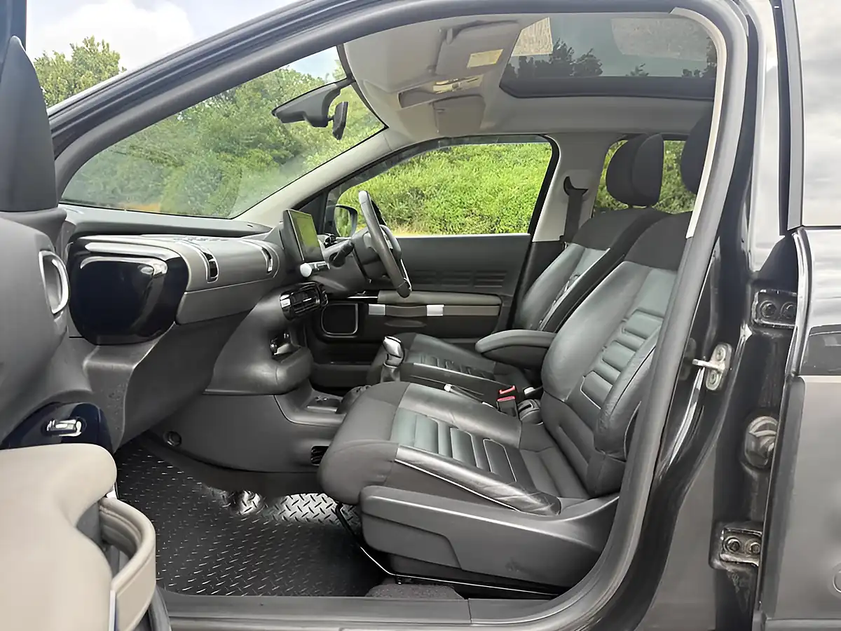 Used 2016 Citroen C4 Cactus Flair Edition Obsidian Black - Interior and Exterior details 6