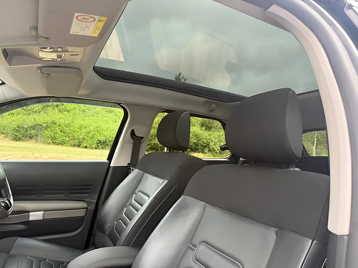 Used 2016 Citroen C4 Cactus Flair Edition Obsidian Black - Interior and Exterior details 9