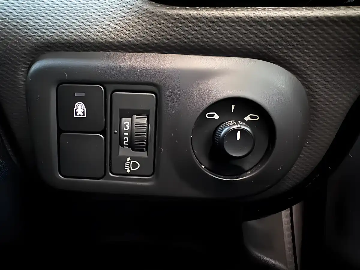 Used 2016 Citroen C4 Cactus Flair Edition Obsidian Black - Interior and Exterior details 18