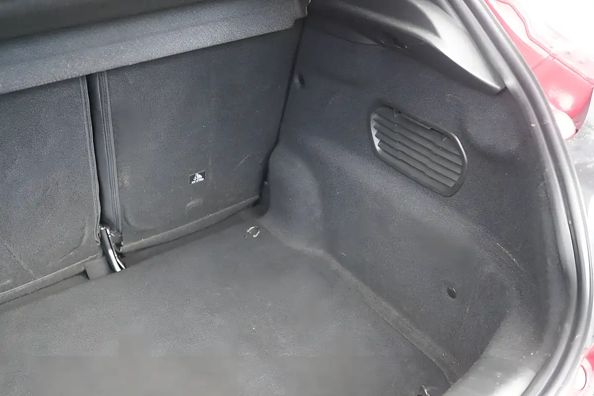 Used 2016 Citroen C4 Cactus Flair Edition Red - Interior and Exterior details 11