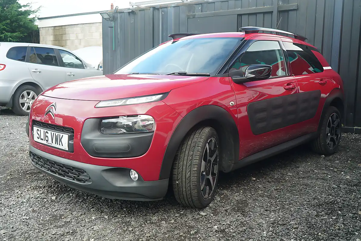 Used 2016 Citroen C4 Cactus Flair Edition Red - Interior and Exterior details 9