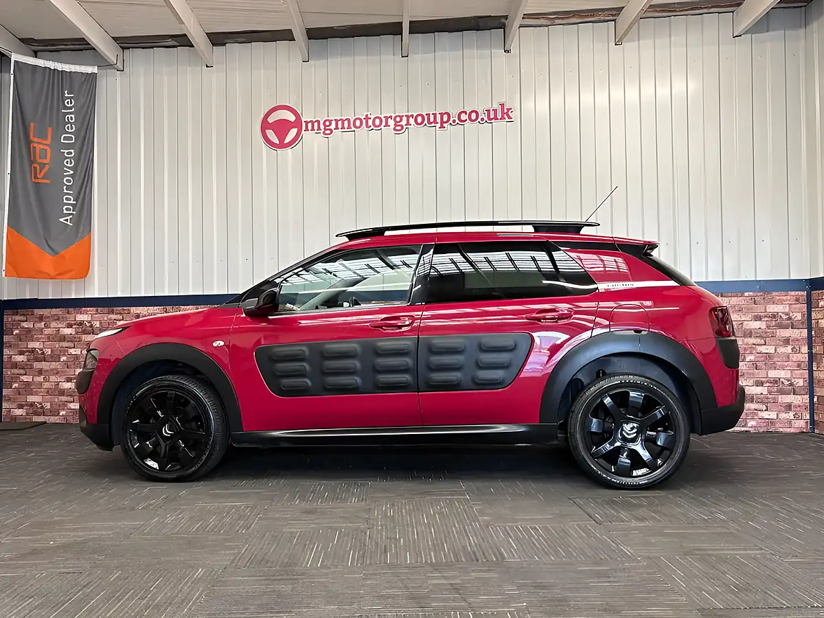 Used 2016 Citroen C4 Cactus Flair Edition Red - Interior and Exterior details 12
