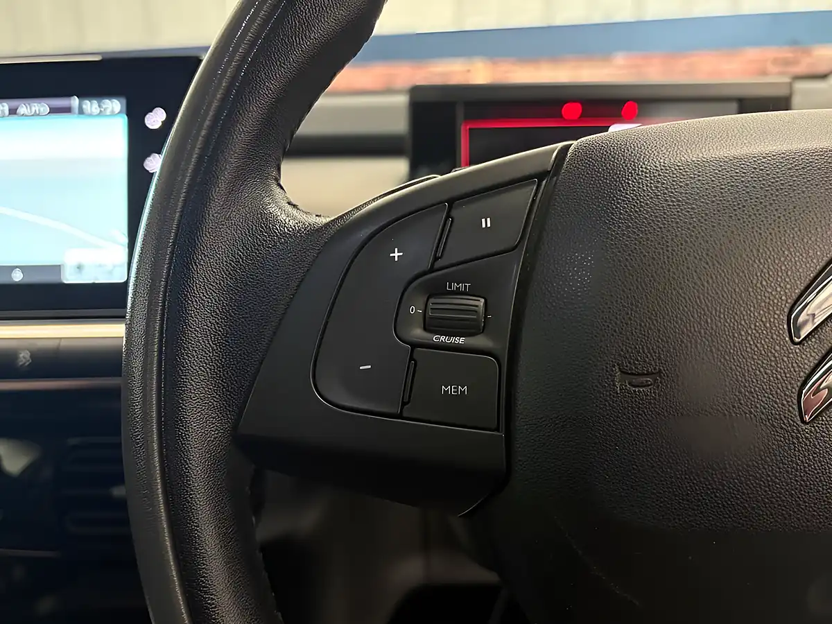 Used 2016 Citroen C4 Cactus Flair Edition Red - Interior and Exterior details 17
