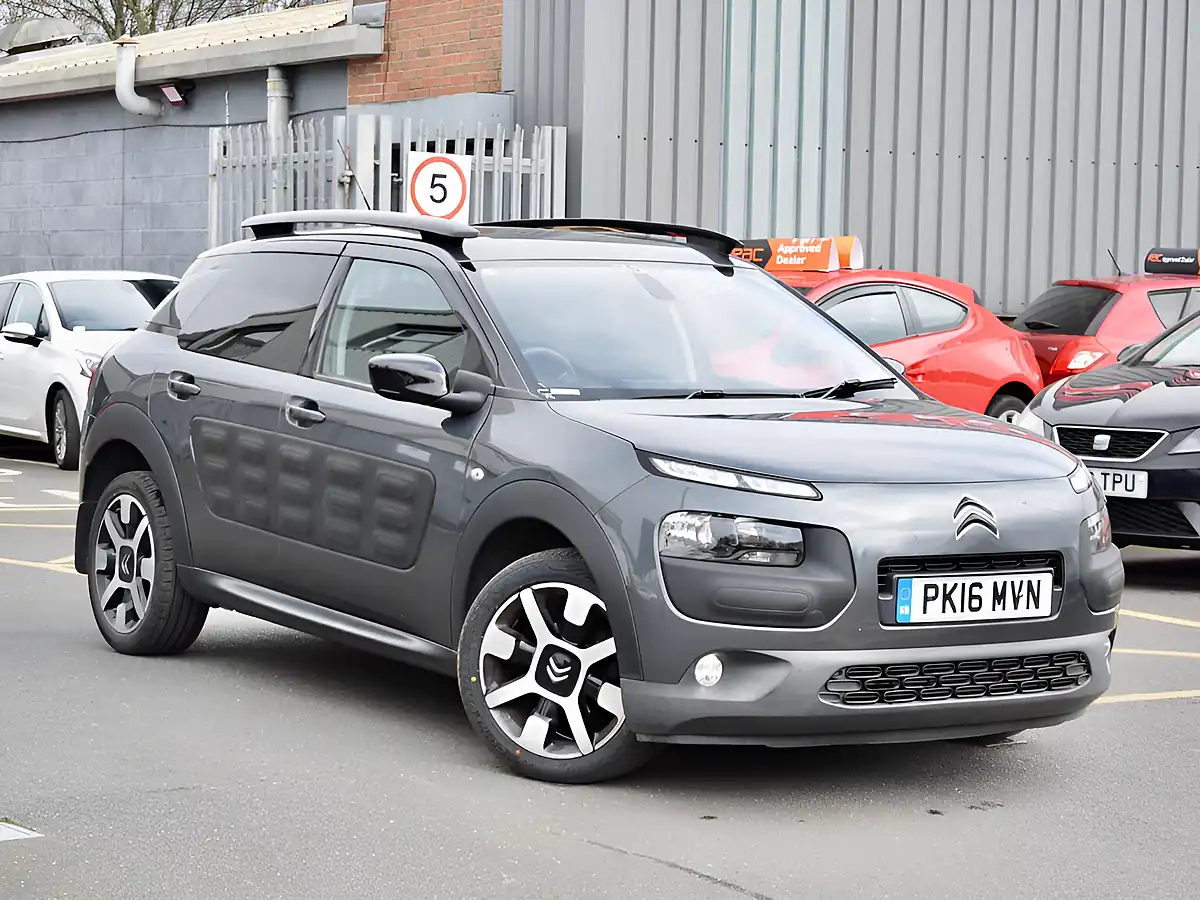 Used 2016 Citroen C4 Cactus Flair Grey - Front View