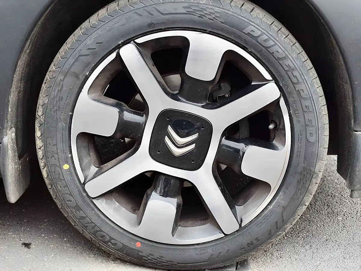 Used 2016 Citroen C4 Cactus Flair Grey - Interior and Exterior details 10