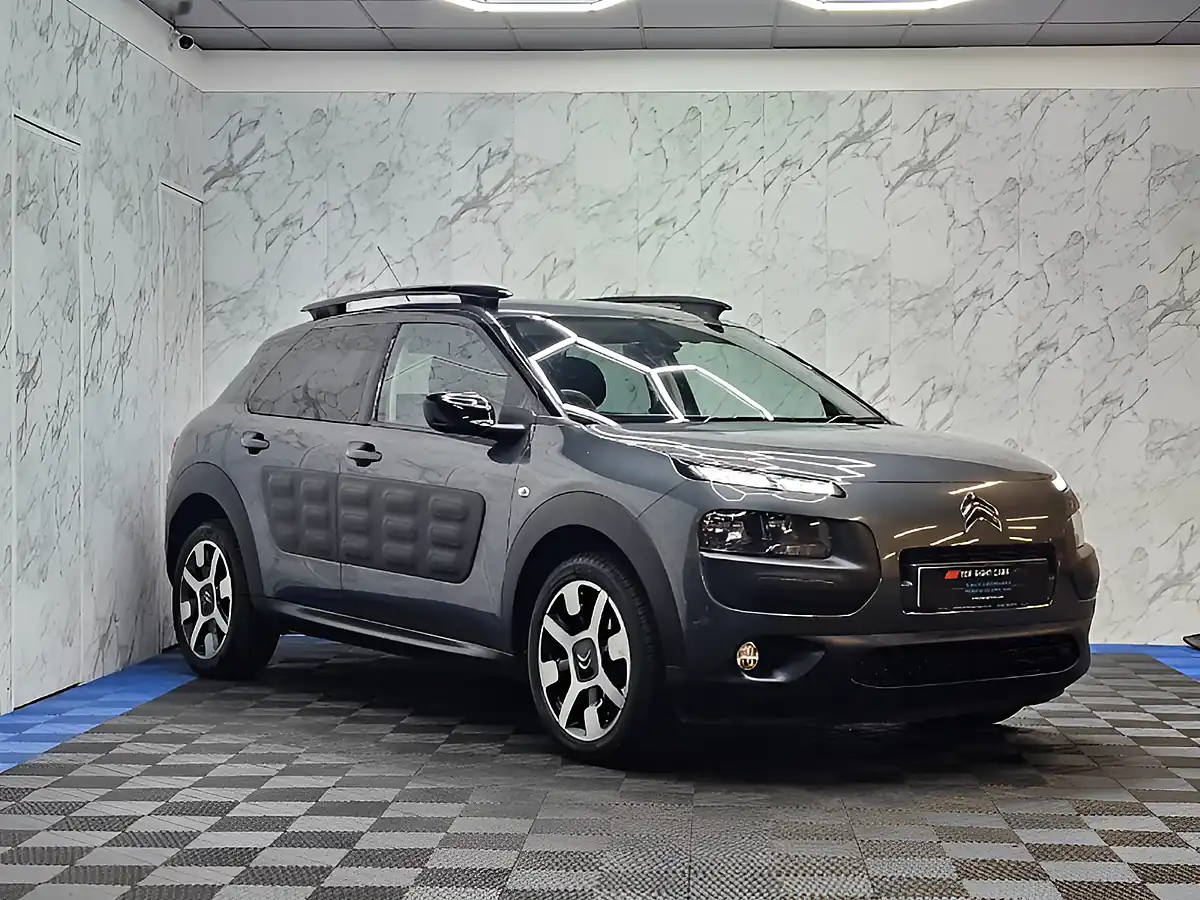 Used 2016 Citroen C4 Cactus Flair Grey - Front View
