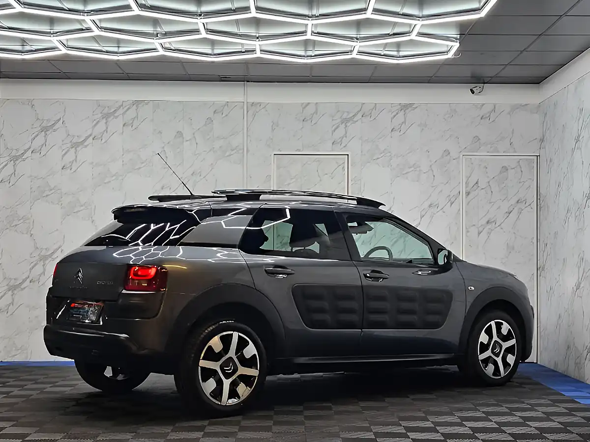 Used 2016 Citroen C4 Cactus Flair Grey - Interior and Exterior details 9