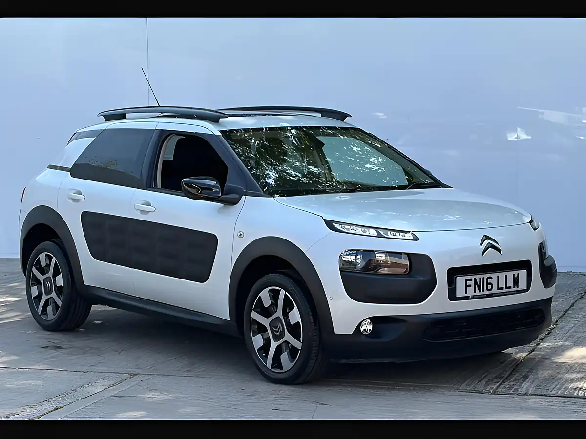 Used 2016 Citroen C4 Cactus Flair Pearl White - Front View