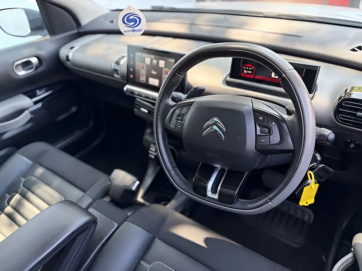 Used 2016 Citroen C4 Cactus Flair Pearl White - Interior and Exterior details 11