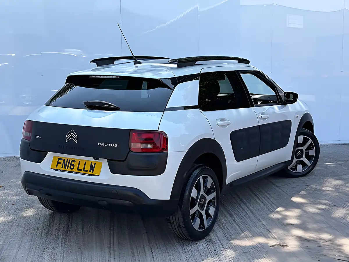 Used 2016 Citroen C4 Cactus Flair Pearl White - Interior and Exterior details 13