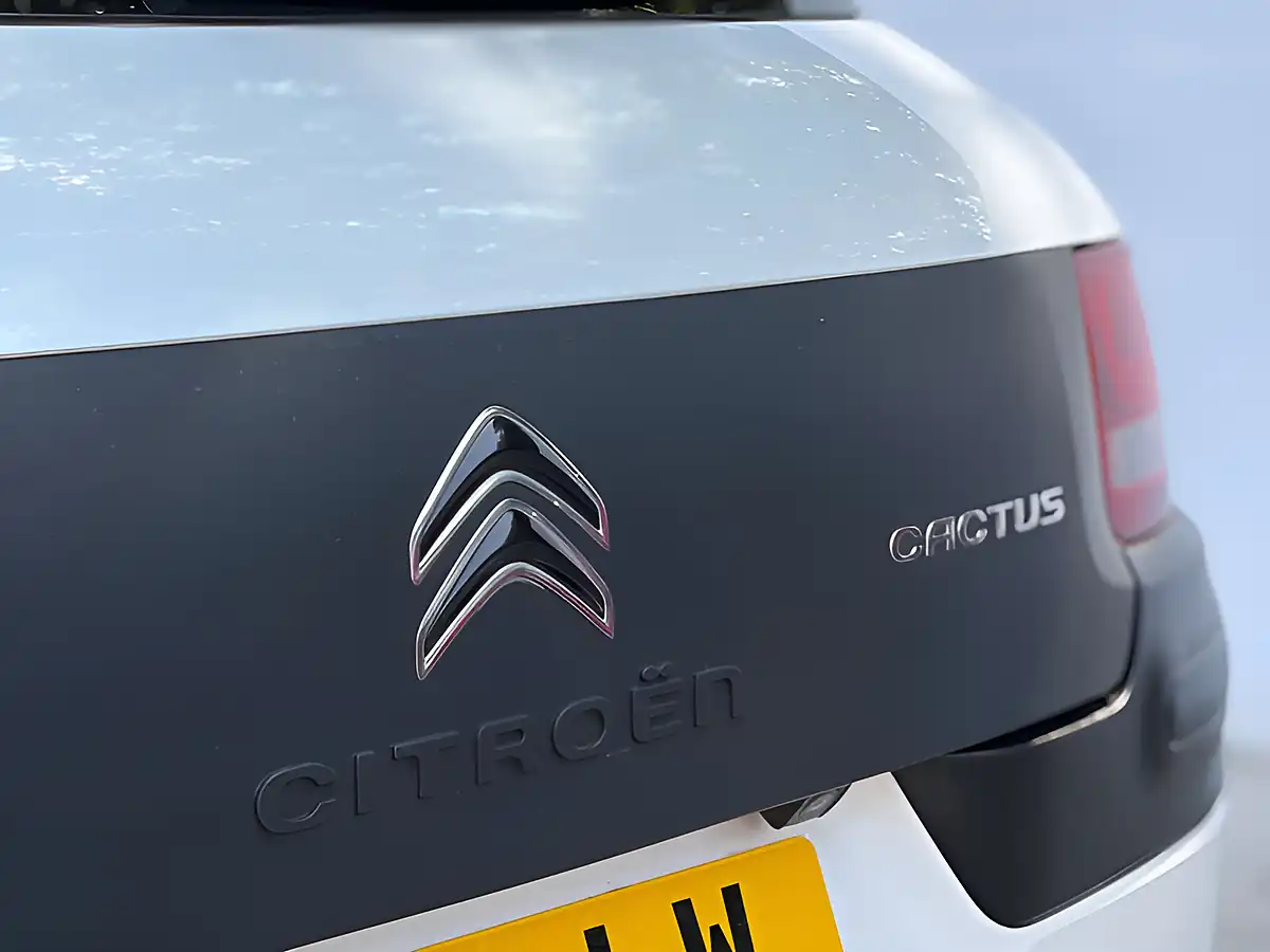 Used 2016 Citroen C4 Cactus Flair Pearl White - Interior and Exterior details 16