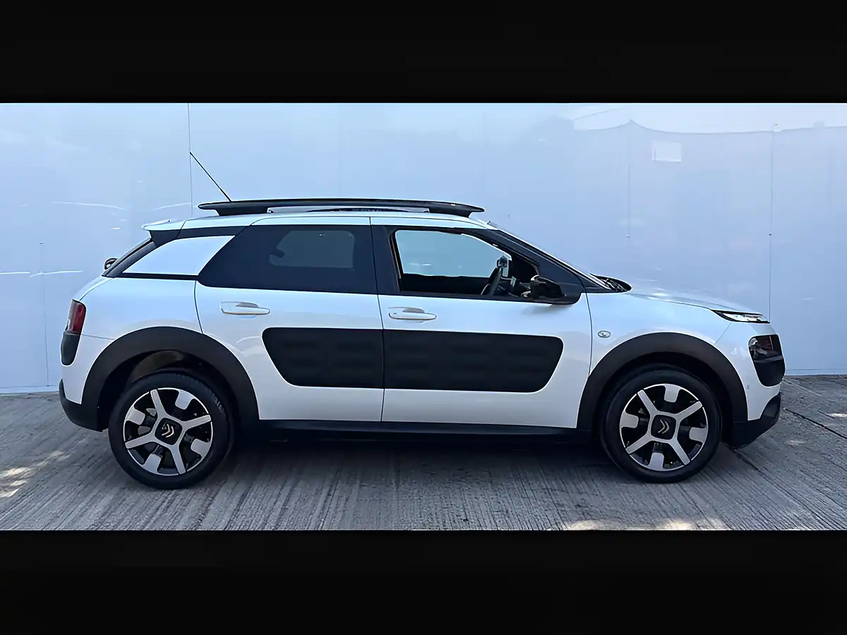 Used 2016 Citroen C4 Cactus Flair Pearl White - Interior and Exterior details 2