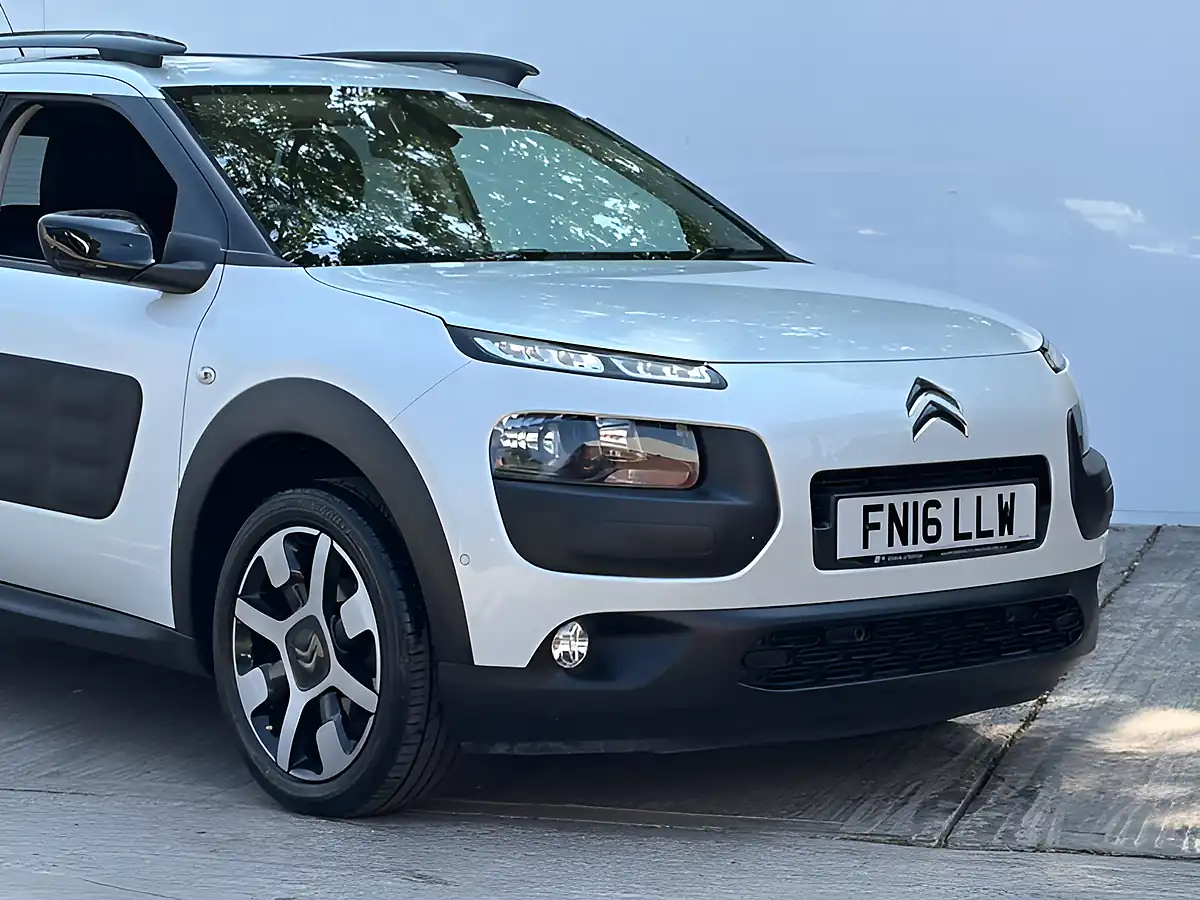 Used 2016 Citroen C4 Cactus Flair Pearl White - Interior and Exterior details 3