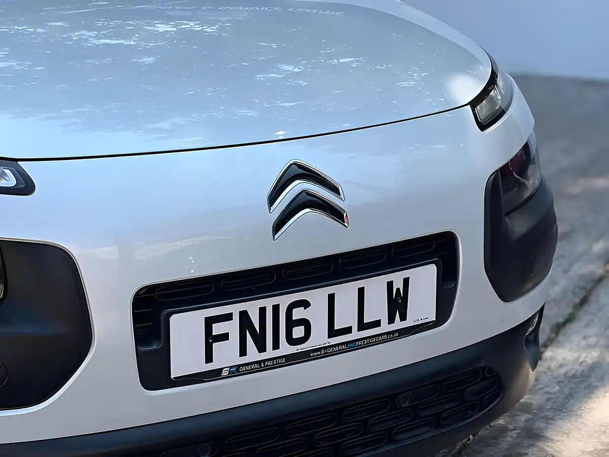 Used 2016 Citroen C4 Cactus Flair Pearl White - Interior and Exterior details 4